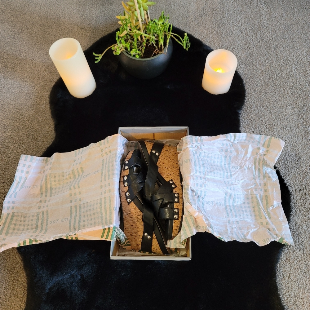 EUC! Me Too Black Leather Heels